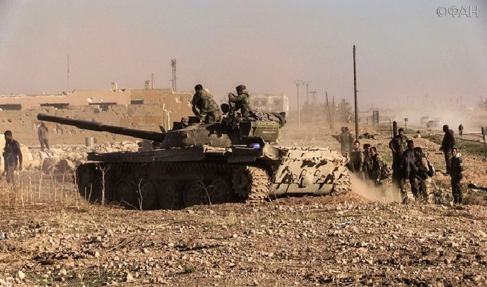 “Các đơn vị pháo binh và tên lửa Syria khai hỏa nhắm vào đoàn xe quân sự của phiến quân HTS ở thị trấn Jorjnaz và al-Ghadaqeh, Đông Nam Idlib, qua đó phá hủy nhiều phương tiện quân sự và tiêu diệt nhiều tay súng khủng bố”, FNA đưa tin. Ảnh: AMN.