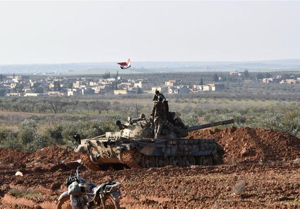 Trong khi đó, các đơn vị pháo binh Syria dồn dập oanh kích căn cứ của nhóm phiến quân từ Hasraya và al-Latamanieh ở Bắc Hama, gây tổn thất nặng nề cho bọn chúng. Ảnh: FNA.