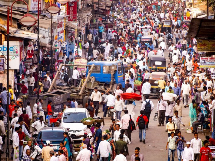 Mumbai là thành phố lớn thứ hai ở Ấn Độ, với dân số dưới 20 triệu người.