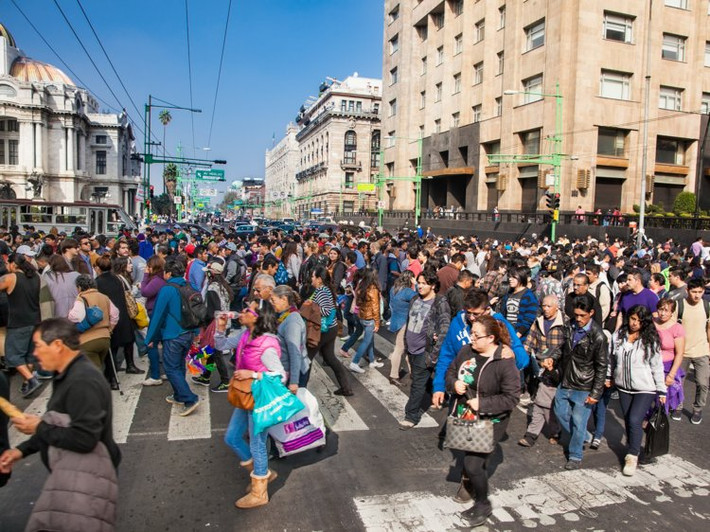 Mexico City là thủ đô và cũng là đô thị lớn nhất Mexico, với tổng số dân lên tới 21,5 triệu người.
