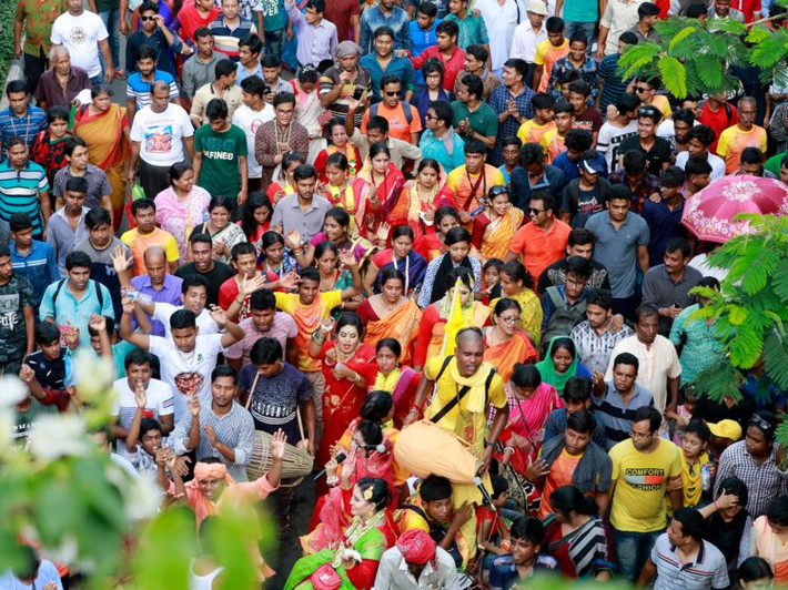 Dhaka là thành phố lớn nhất và đông dân nhất Bangladesh. Mời độc giả xem thêm video: Thăm ngôi làng ở "tận cùng Trái đất" (Nguồn: VTC14)