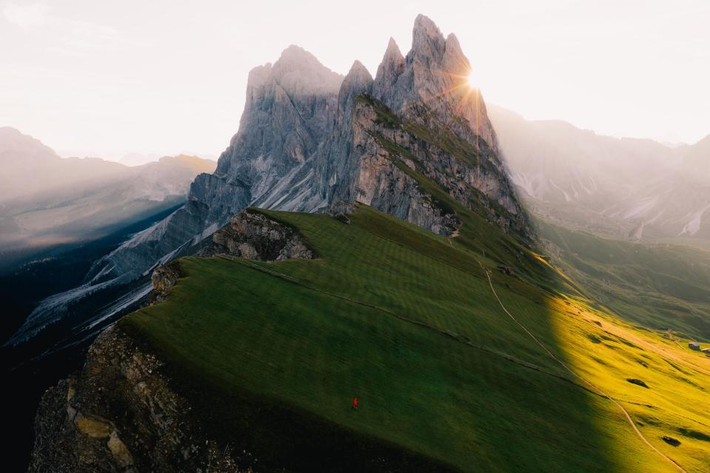 Dãy núi Dolomites hùng vĩ ở Italy.