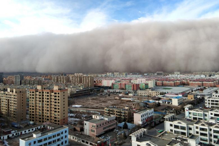 Bão cát càn quét thành phố Trương Dịch, tỉnh Cam Túc, Trung Quốc, ngày 25/11/2018.