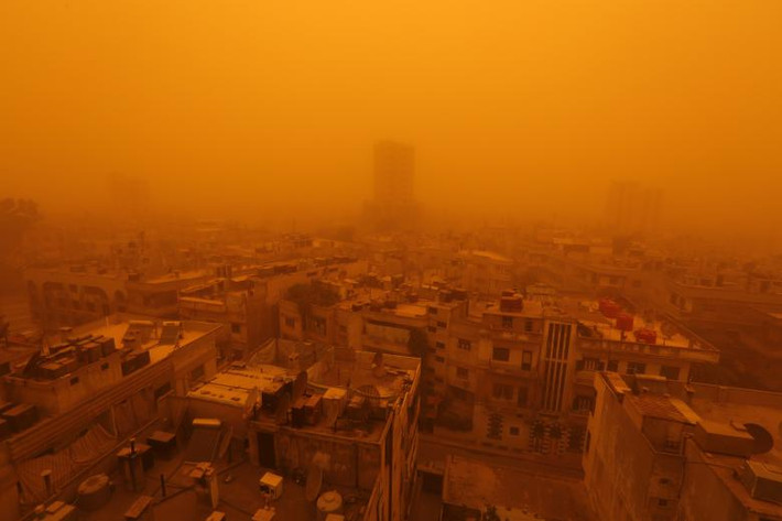 Toàn cảnh thành phố Homs, Syria, khi một trận bão cát tấn công ngày 7/9/2015.