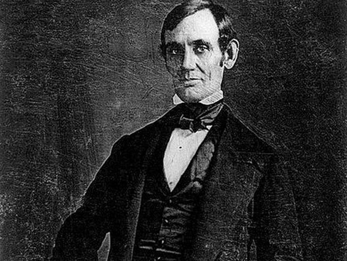 Theo Insider, các phần nội dung trong bài phát biểu Thông điệp Liên bang của Tổng thống Mỹ Abraham Lincoln hồi tháng 2/1862 đã bị rò rỉ thông tin trước khi nó được công bố chính thức. Ngay sau đó, Ủy ban Tư pháp Hạ viện Mỹ đã mở cuộc điều tra nguyên nhân vụ việc này. (Nguồn ảnh: Insider)