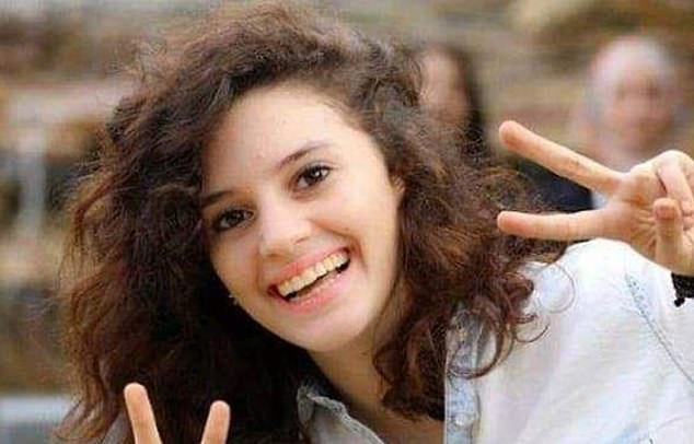 Theo Daily Mail, danh tính nữ sinh Israel bị sát hại khi đang nói chuyện với chị gái qua FaceTime ở Australia đêm 16/1 được xác định là Aiia Maasarwe. Vụ việc xảy ra khi Aiia vừa xuống xe điện để đi bộ về nhà ở khu vực đông bắc Melbourne sau khi xem một chương trình hài kịch. (Nguồn ảnh: Daily Mail)
