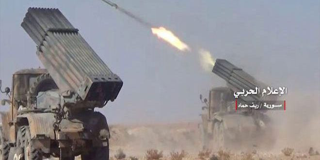 “Các đoàn xe quân sự khác của Quân đội Syria cũng đã được điều động tới Bắc và Đông Bắc Aleppo, trong đó có vùng Tal Rafat ở Bắc Aleppo và vùng ngoại ô thành phố Manbij, nơi các tay súng phiến quân do Ankara hậu thuẫn đồn trú”, nguồn tin cho hay. Ảnh: SANA.