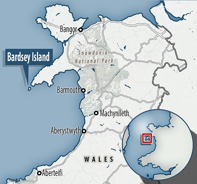 Theo Daily Mail, Bardsey là hòn đảo nhỏ bé bí ẩn ở xứ Wales và từng là một địa điểm hành hương quan trọng. (Nguồn ảnh: Daily Mail).