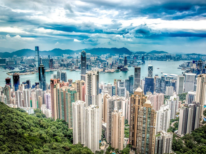 Theo Business Insider, Hong Kong là một thành phố cảng và trung tâm tài chính lớn trên thế giới. Thành phố này có tới gần 7,4 triệu dân này là nơi "quy tụ" nhiều người siêu giàu nhất trên thế giới, thậm chí nhiều hơn cả thành phố New York (Mỹ), Tokyo (Nhật Bản) và Paris (Pháp). (Nguồn ảnh: Business Insider)