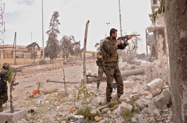 “Quân chính phủ do lực lượng Vệ binh Cộng hòa Syria dẫn đầu đã nã pháo và tên lửa đất đối đất nhằm vào căn cứ của nhóm phiến quân Jaysh Al-Izza gần thị trấn chiến lược Al-Latamnah, vùng nông thôn phía bắc tỉnh Hama”, nguồn tin cho hay. Ảnh: IIT.