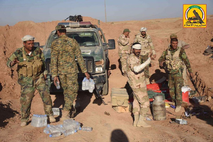 “Lực lượng dân quân Iraq PMU đã sẵn sàng tiến vào lãnh thổ Syria để loại bỏ tổ chức khủng bố IS”, Kênh truyền hình al-Mayadeen dẫn lời Kassem Musleh - Chỉ huy các hoạt động của PMU ở phía tây tỉnh Anbar. Ảnh: SF.