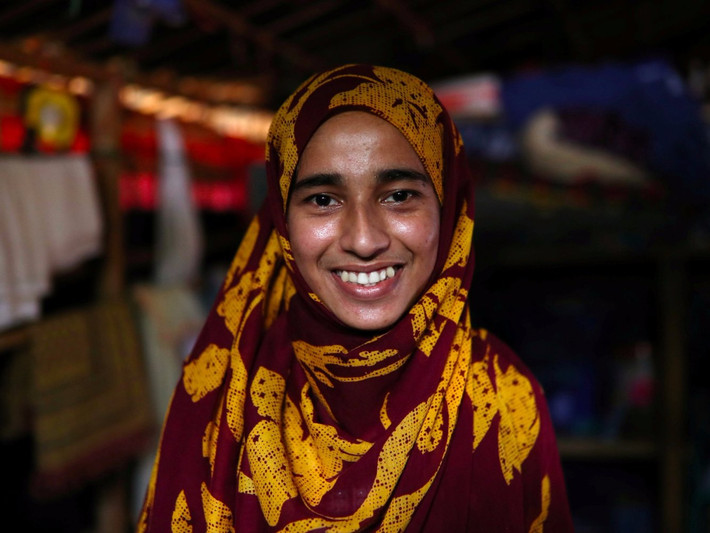 Theo Insider, thiếu nữ Rohingya Formin Akter từng sống trong một ngôi làng ở bang Rakhine, Myanmar. Bất chấp tình trạng bạo lực bùng phát tại bang này, Formin cùng chị gái cô vẫn cố gắng để tốt nghiệp trung học. (Nguồn ảnh: Insider)