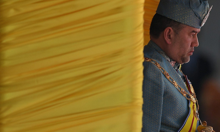 Theo đó, nhà vua Malaysia Sultan Muhammad V có một kỳ nghỉ kéo dài 2 tháng từ ngày 1/11 đến 31/12/2018 với lý do y tế, trong thời gian này, Nazrin Shah, tiểu vương bang Perak và là người đang giữ vị trí Quốc vương phó, sẽ tạm thời đảm nhận nhiệm vụ của nhà vua. Ảnh: Asia Times.