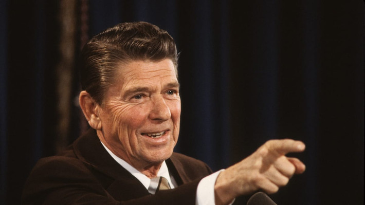 Tổng thống Mỹ Ronald Reagan (1911-2004) sinh tại thành phố Tampico, Illinois và lớn lên ở Dixon. Ông theo học Đại học Eureka và có bằng cử nhân về kinh tế và xã hội học. Sau khi tốt nghiệp, đầu tiên ông chuyển đến tiểu bang Iowa để làm việc trong vai trò phát thanh viên. Ảnh: DB.