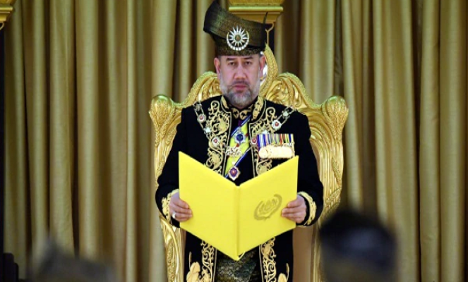 Bản thân việc Vua Muhammad V thoái vị đã khiến dư luận Malaysia bất ngờ. Ông trở thành vị Vua Malaysia đầu tiên thoái vị kể từ khi nước này giành độc lập vào năm 1957. Ảnh: NST.