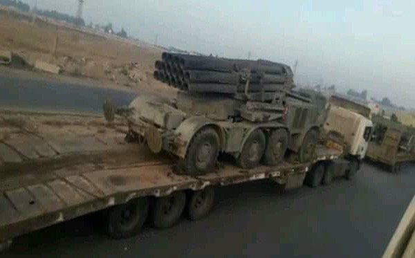 "Quân đội Syria đã triển khai hệ thống pháo phản lực phóng loạt BM-27 Uganda của họ tới tiền tuyến ở phía bắc Hama, nơi đang diễn ra những cuộc giao tranh ác liệt dọc vùng phi quân sự Idlib", nguồn tin cho hay. Ảnh: Twitter.