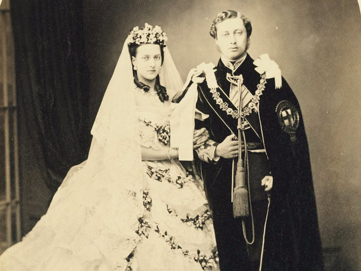 Hôn lễ của Quốc vương Edward VII với Hoàng hậu Alexandra diễn ra tại nhà nguyện St George, Lâu đài Windsor, ngày 10/3/1863.