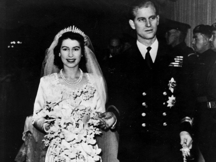 Nữ hoàng Elizabeth II (con gái của Quốc vương George VI) kết hôn với Hoàng thân Philip tại Tu viện Westminster ngày 20/11/1947.