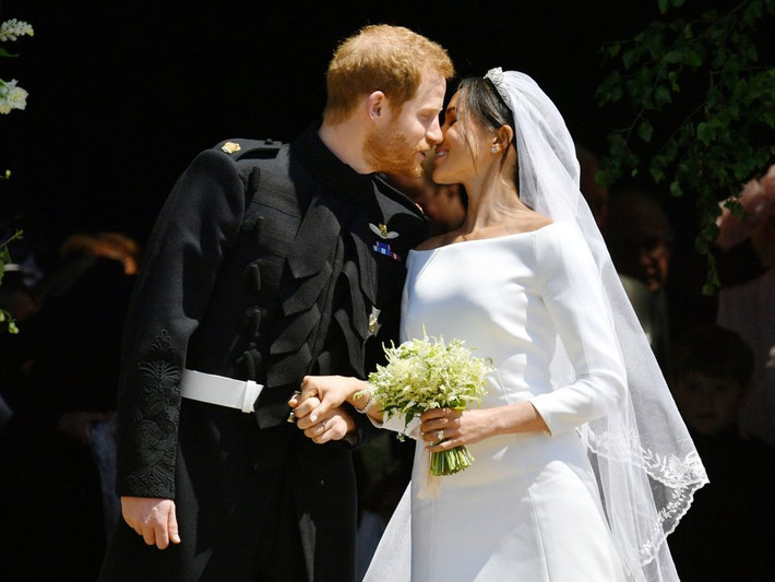Ngày 19/5/2018, “đám cưới cổ tích” của Hoàng tử Harry (con trai của Thái tử Charles) và cô dâu Meghan Markle đã diễn ra tại nhà nguyện St George thuộc Lâu đài Windsor, thu hút sự quan tâm của người dân trên khắp thế giới. Mời độc giả xem thêm video: Bốn thế hệ Hoàng gia Anh cùng chụp ảnh sau 120 năm (Nguồn: VTC14)