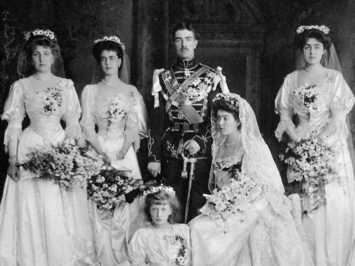 Công chúa Margaret xứ Connaught (chái gái Nữ hoàng Victoria) kết hôn với Hoàng tử Gustaf Adolf của Thụy Điển (sau này trở thành Quốc vương Gustaf VI của Thụy Điển) tại nhà nguyện St George ngày 15/6/1905.