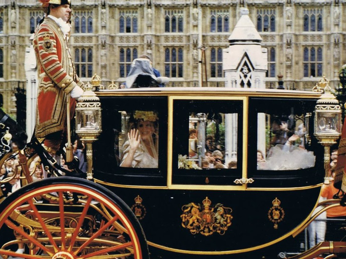 Ngày 23/7/1986, Hoàng tử Andrew (con trai của Nữ hoàng Elizabeth II) kết hôn với Sarah Ferguson tại Tu viện Westminster.