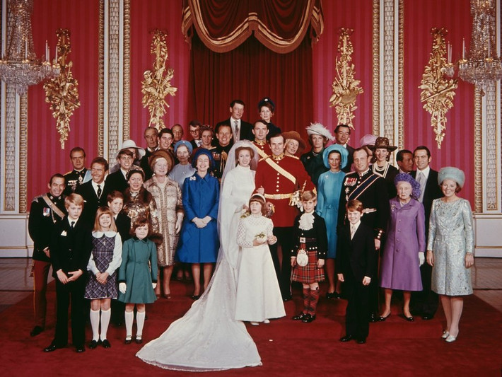 Ngày 14/11/1973, Công chúa Anne (con gái của Nữ hoàng Elizabeth II) kết hôn với Mark Phillips tại Tu viện Westminster.