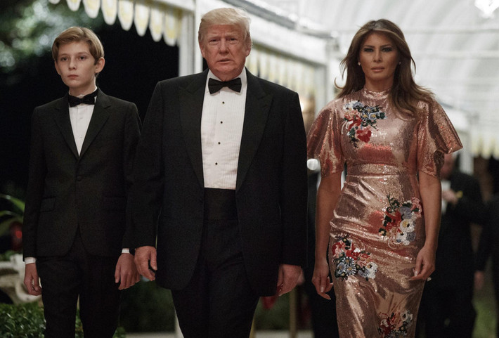 Trước đó, Đệ nhất phu nhân Melania đón năm mới 2018 bên gia đình cũng tại khu nghỉ dưỡng Mar-a-Lago này. Ảnh: Vogue.