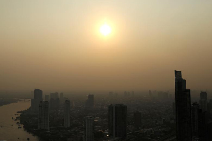 Không gian mờ ảo ở thủ đô Bangkok lúc mặt trời lặn.