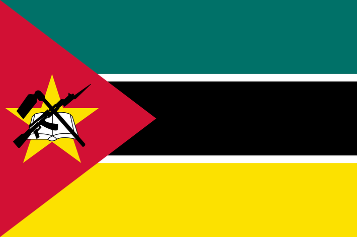 Trên quốc kỳ của đất nước Mozambique thuộc Châu Phi có hình một khẩu súng AK-47. Ảnh: Wikipedia.