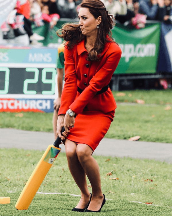 Dáng vẻ này của Công nương Kate Middleton chắc hẳn khiến nhiều người ngỡ ngàng. Mời độc giả xem thêm video: Bốn thế hệ Hoàng gia Anh cùng chụp ảnh sau 120 năm (Nguồn: VTC14)