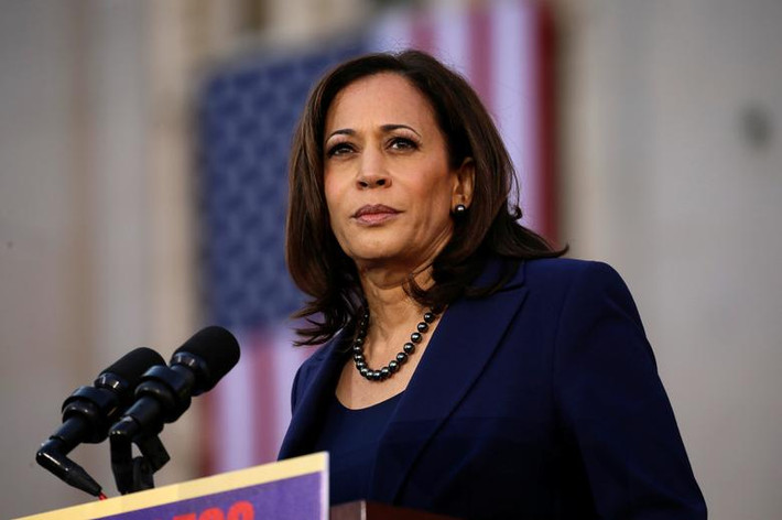 Theo hãng thông tấn Reuters, nữ Thượng nghị sĩ Kamala Harris đã khởi động cuộc đua vào Nhà Trắng năm 2020 với việc "công kích" các chính sách của đương kim Tổng thống Mỹ Donald Trump trong cuộc vận động tranh cử tại quê nhà của bà ở Oakland, bang California. (Nguồn ảnh: Reuters)