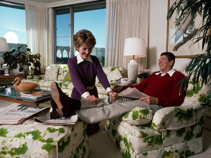 Phòng tắm nắng ở tầng trên cùng của tòa nhà. Ảnh: Tổng thống Ronald Reagan và phu nhân Nancy hồi năm 1981.
