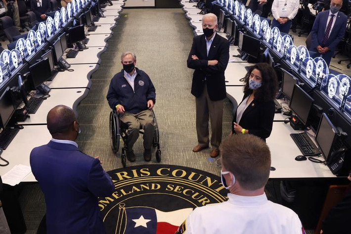 Ông Biden cũng đến thăm Trung tâm các hoạt động khẩn cấp quận Harris, thành phố Houston, vào ngày 26/2.