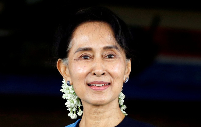 Bà trở thành lãnh đạo của đảng NLD. Chính quyền quân sự Myanmar tổ chức bầu cử quốc gia vào tháng 5/1990. Khi đó, Đảng NLD của bà Suu Kyi giành chiến thắng, song các lãnh đạo quân đội từ chối chuyển giao quyền lực. Ảnh: Reuters.