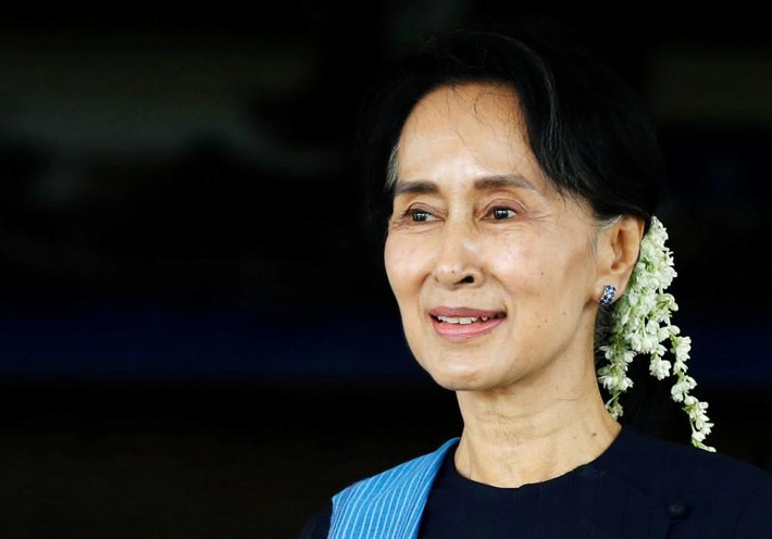 Năm 2015, Đảng NLD của bà Suu Kyi lên nắm quyền sau chiến thắng vang dội trong cuộc tổng tuyển cử. Tuy nhiên, chính phủ khi đó không nắm trọn vẹn quyền lực mà chia sẻ cùng quân đội. Ảnh: Reuters.