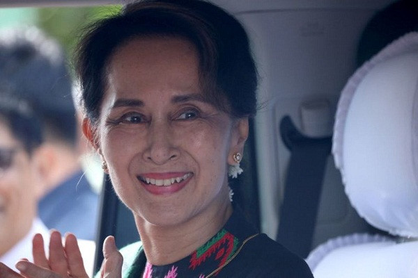 Năm 1991, bà Aung San Suu Kyi được trao giải Nobel Hòa bình, trong lúc đang bị quản thúc tại gia. Ảnh: Reuters.