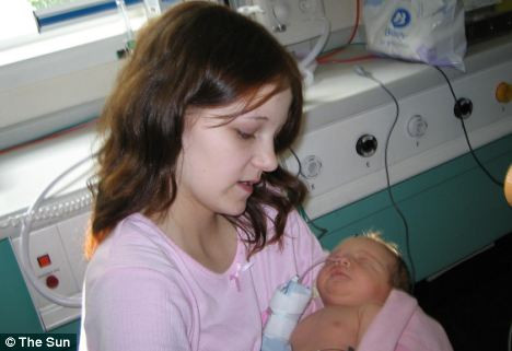 Con gái của Tressa sau đó được một gia đình khác nhận nuôi. "Lần cuối tôi nhìn thấy con là khi bé được 3 tuổi", Tressa từng chia sẻ hồi năm 2018.