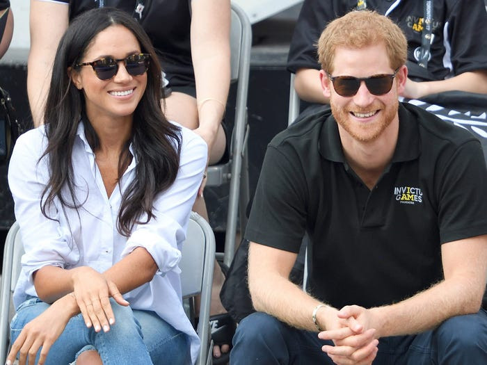 Tháng 9/2017: Serena chia sẻ lời khuyên của cô dành cho Meghan Markle khi Meghan bắt đầu hẹn hò Hoàng tử Harry.