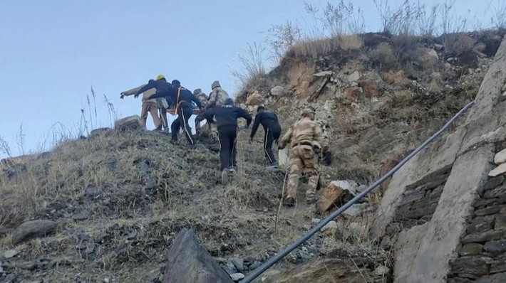 Theo cảnh sát trưởng Ashok Kumar, bang Uttarakhand, hầu hết người mất tích là công nhân tại hai nhà máy điện.