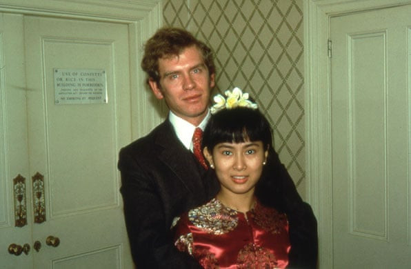Vào năm 1972, bà Aung San Suu Kyi kết hôn với ông Michael Aris, một học giả người Anh. Ảnh: The Guardian.