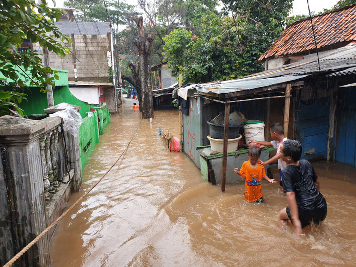 Hãng Reuters đưa tin, tình trạng mưa lũ tại thủ đô Indonesia có thể kéo dài tới đầu tháng sau.