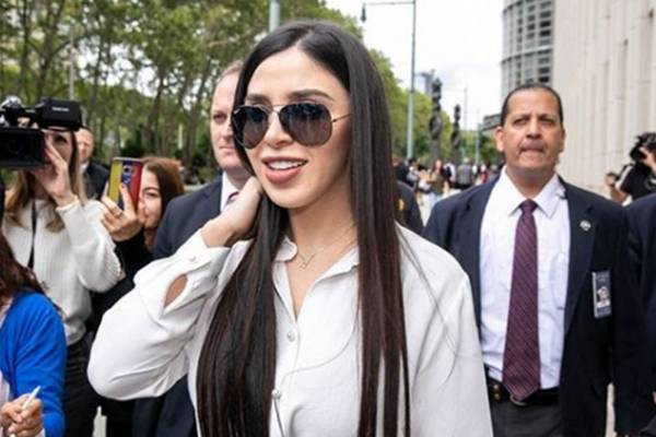 Trong khi trùm ma túy El Chapo luôn cố gắng tránh sự chú ý từ bên ngoài, thì Emma Coronel lại thích tìm kiếm sự chú ý bằng việc tung ra các dòng quần áo, sử dụng Instagram và thậm chí xuất hiện trên một chương trình truyền hình thực tế của Mỹ. Ảnh: NM.