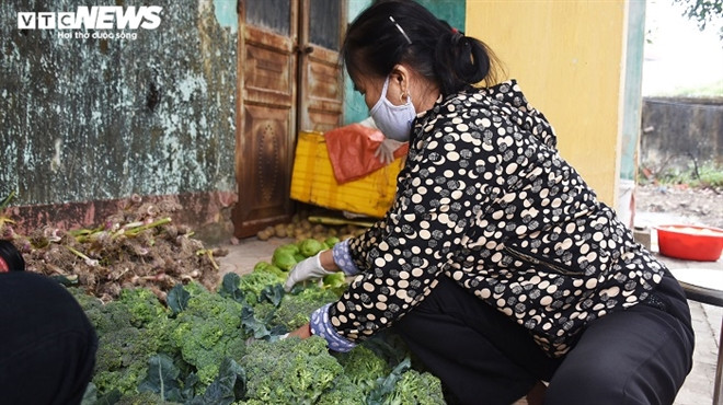 Bà Lê Thị Tám – Chủ tịch Hội Liên hiệp Phụ nữ phường Cộng Hòa cho biết, từ khi dịch COVID-19 bùng phát tại TP Chí Linh, bếp ăn dã chiến của phường ngày nào cũng đỏ lửa, bất kể 30 hay mùng 1 Tết.