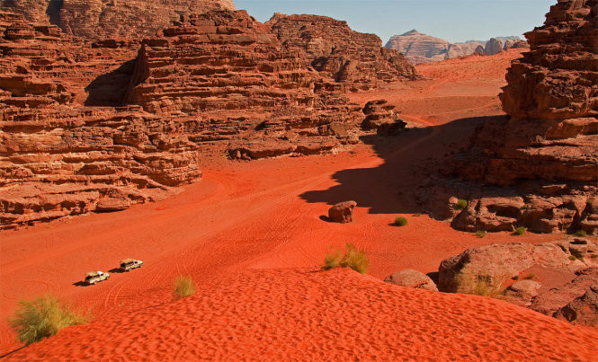 Sa mạc đỏ Wadi Rum là một địa điểm du lịch nổi tiếng ở Jordan. Ảnh: Wordpress.