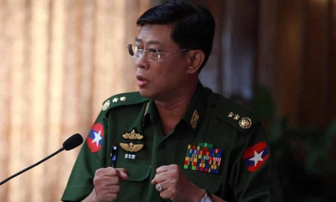 Trong số 10 tướng lĩnh Myanmar bị Mỹ trừng phạt khi đó có hai nhân vật đáng chú ý là Tổng Tư lệnh Min Aung Hlaing và Bộ trưởng Quốc phòng Myanmar Mya Tun Oo (ảnh). Ảnh: Reuters.