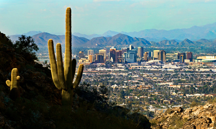 Arizona, Mỹ, là vùng đất nhiều nắng nhất trên Trái Đất với trung bình 11 tiếng liên tục có ánh sáng mặt trời mỗi ngày. Ảnh: AZBM.