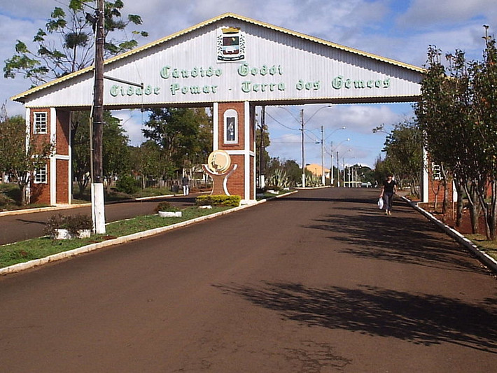Ngôi làng Cândido Godói (Brazil) được mệnh danh là "thế giới của các cặp sinh đôi". Tỷ lệ sinh đôi ở Cândido Godói là 10%. Ảnh: Wikipedia.