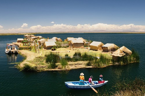 Uros là đảo nhân tạo nổi tiếng ở Peru. Tuy nhiên, hòn đảo này đang đối diện với các vấn đề môi trường.