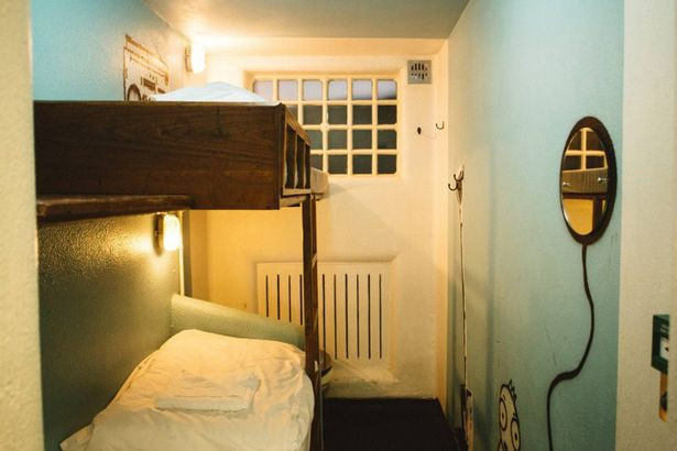 Khách sạn 3 sao Clink78 ở London, Anh, có nhà bếp, quầy bar và một cửa hàng nhỏ cũng như cung cấp dịch vụ giặt là.