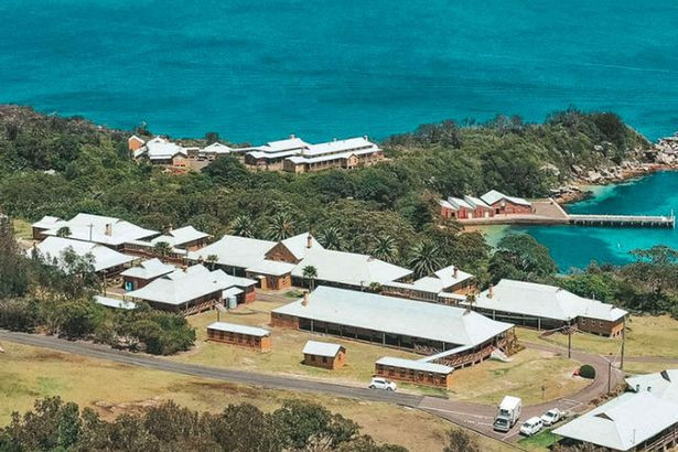 Khách sạn Q Station nơi từng là một nhà tù hiện giờ là khách sạn duy nhất có bãi biển riêng ở Sydney, Australia.